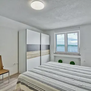 Marina With Sea View Apartman Pula